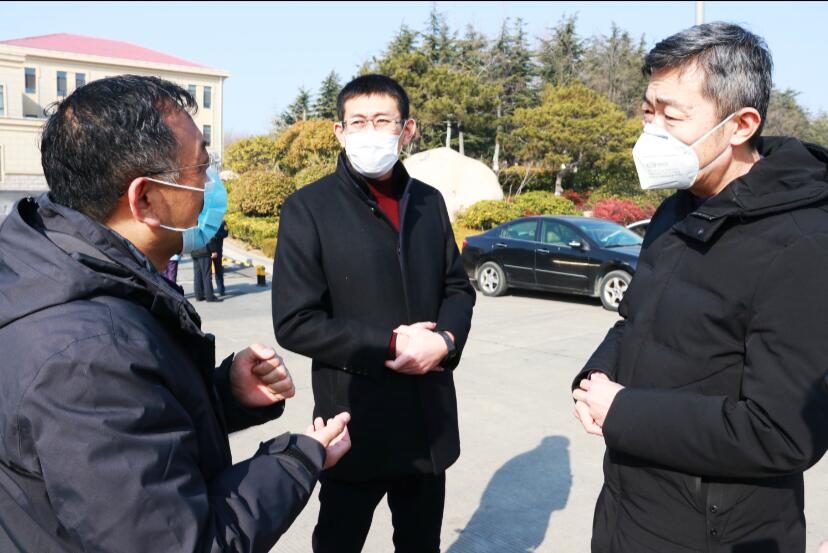 共同战疫情，慰问显大爱！崂山区建筑业协会会长袁永林等慰问青岛高速疫情防控工作人员(图1)