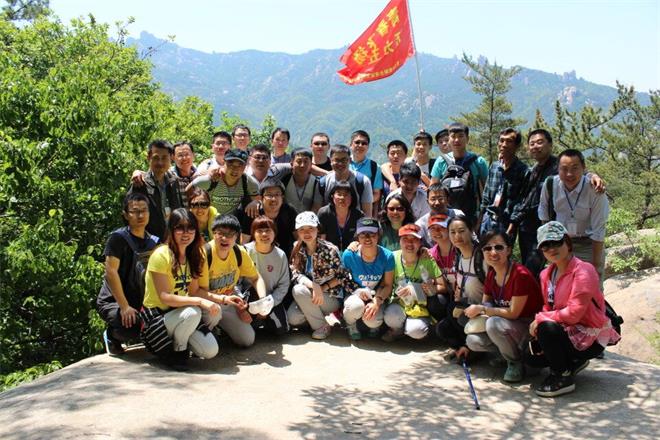 “树五四旗帜，展青年风采”登山活动(图2)