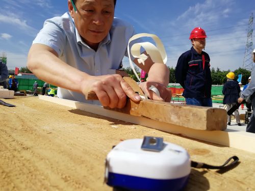 城阳区举办建筑业职业技能大赛 比学赶帮超展工匠精神(图1)