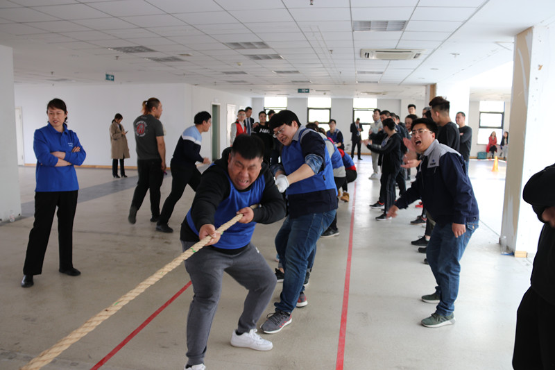 中建联合赢得青岛市市南区职工拔河比赛四强(图2)