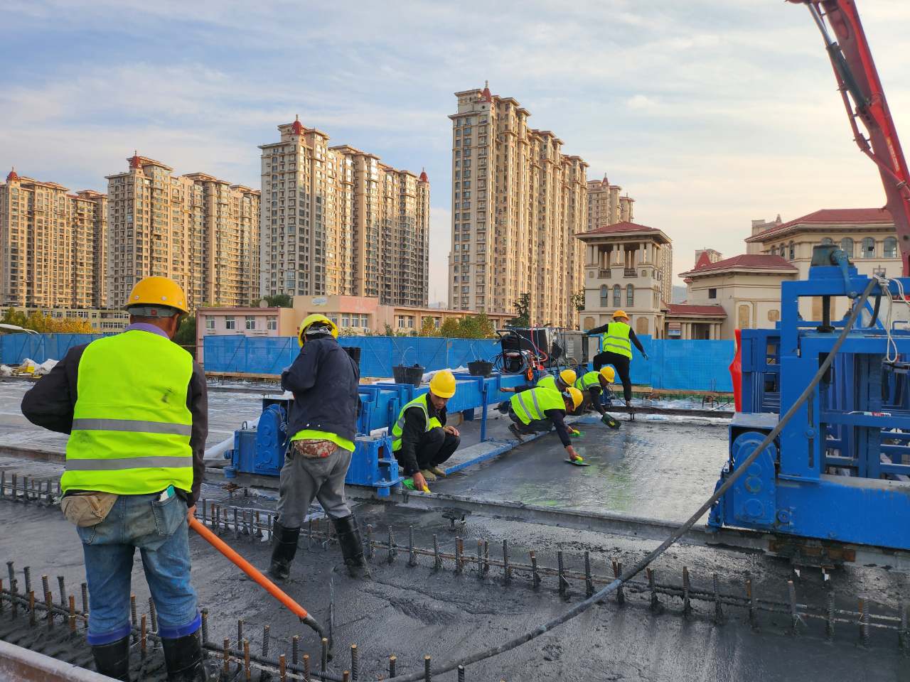 科技赋能 | 中建联合实现UHPC新型科技材料在重庆路快速路工程成功应用(图3)