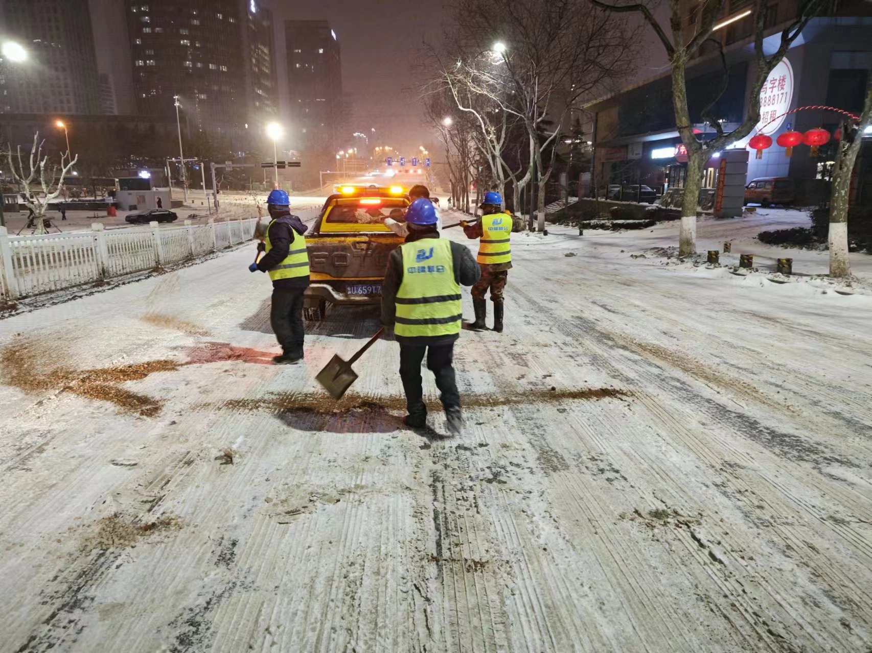 以雪为令 闻雪而动 | 中建联合全力清冰除雪保畅通(图4)
