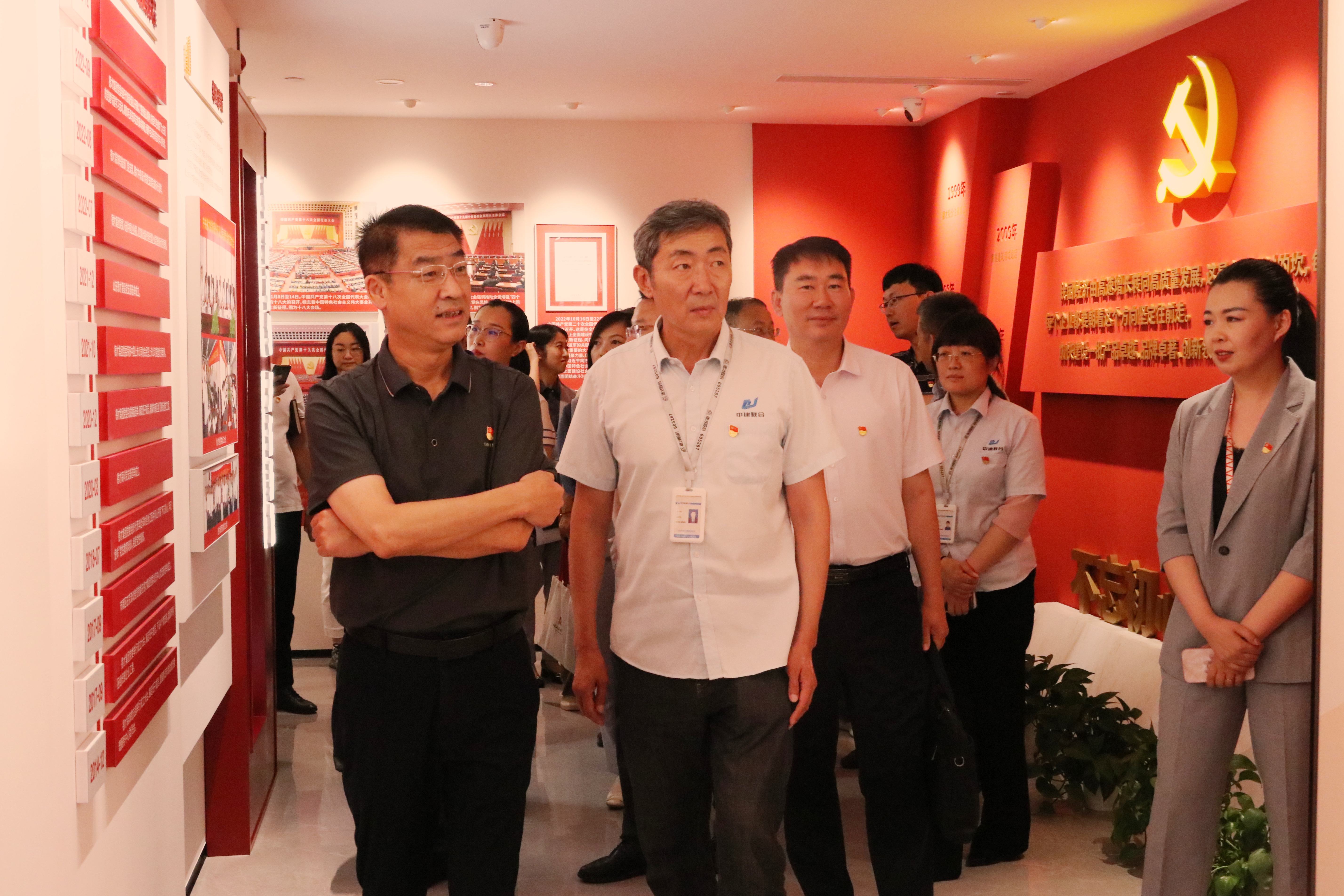崂山区建筑行业党委“强党性、严纪律、迎七一”先锋住建·支部圆桌会在中建联合顺利召开(图3) 崂山区建筑行业党委“强党性、严纪律、迎七一”先锋住建·支部圆桌会在中建联合顺利召开(图3)